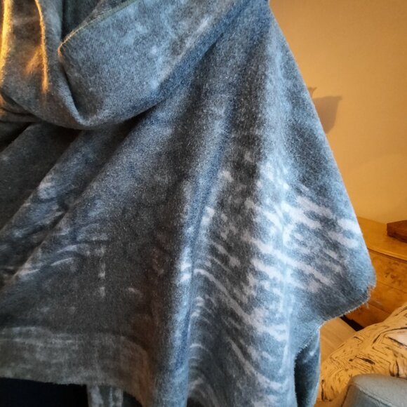 6 ft. Cashmere/cotton wide wrap, very soft abstract pattern, grey and dusty pink - Picture 3 of 5